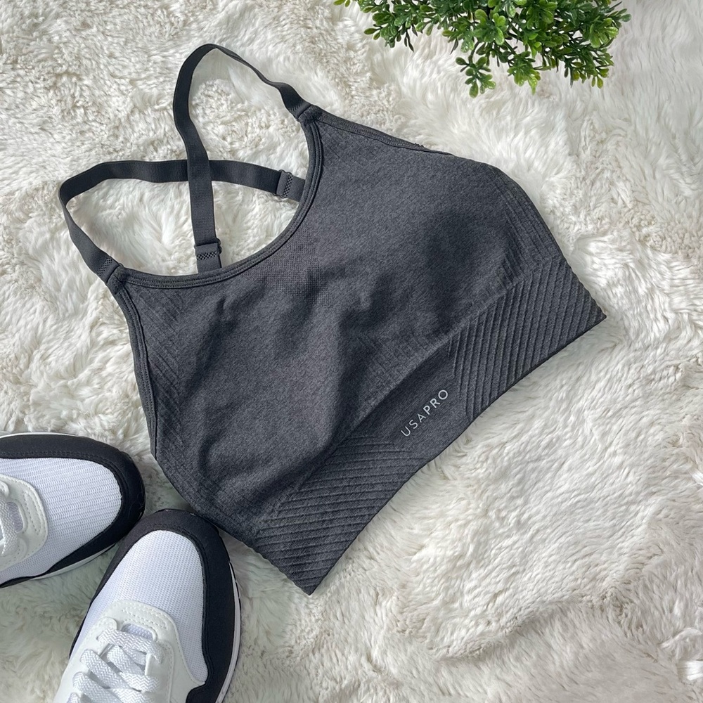 USA Pro Charcoal Gray Seamless High-Neck Sports Bra